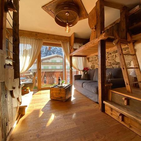 Calore Di Una Casa Di Montagna กัมปีเตลโลดีฟัสซา ภายนอก รูปภาพ