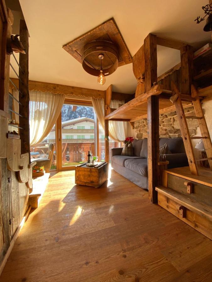 Calore Di Una Casa Di Montagna กัมปีเตลโลดีฟัสซา ภายนอก รูปภาพ