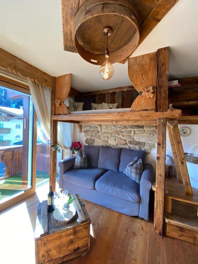 Calore Di Una Casa Di Montagna กัมปีเตลโลดีฟัสซา ภายนอก รูปภาพ