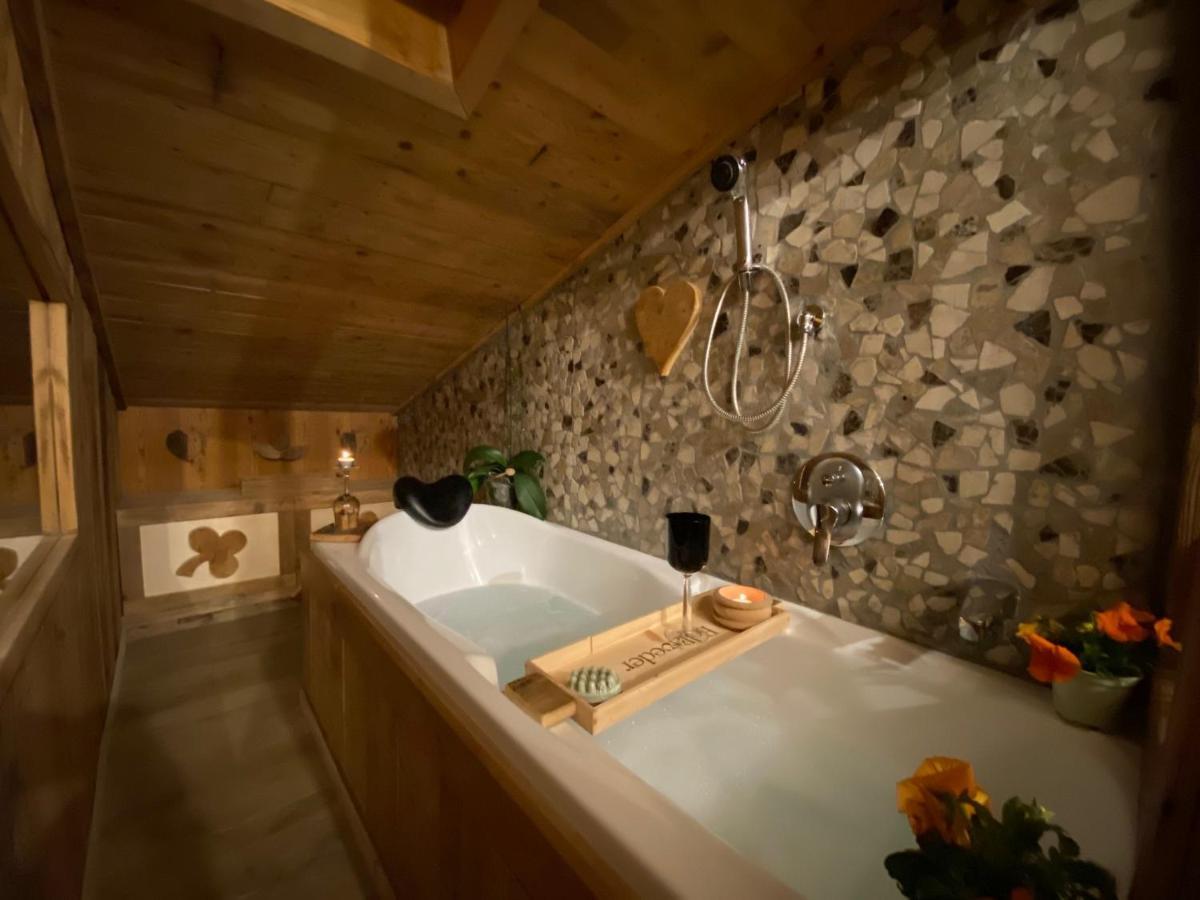 Calore Di Una Casa Di Montagna กัมปีเตลโลดีฟัสซา ภายนอก รูปภาพ